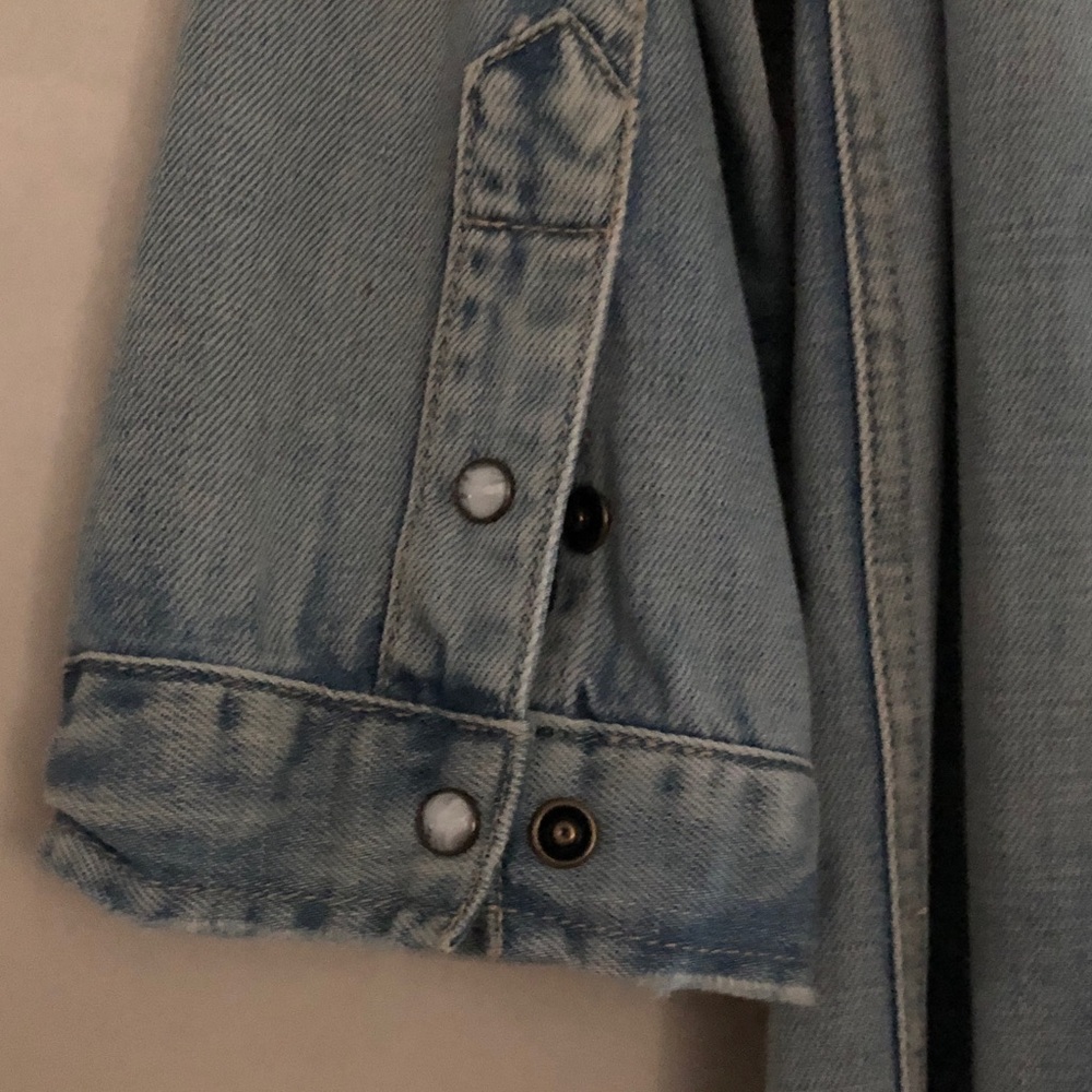 Rhinestone & Studs Denim Shirt! Pearlize snap front! 2 pockets! 3/4 sleeve! S/M - Picture 7 of 15